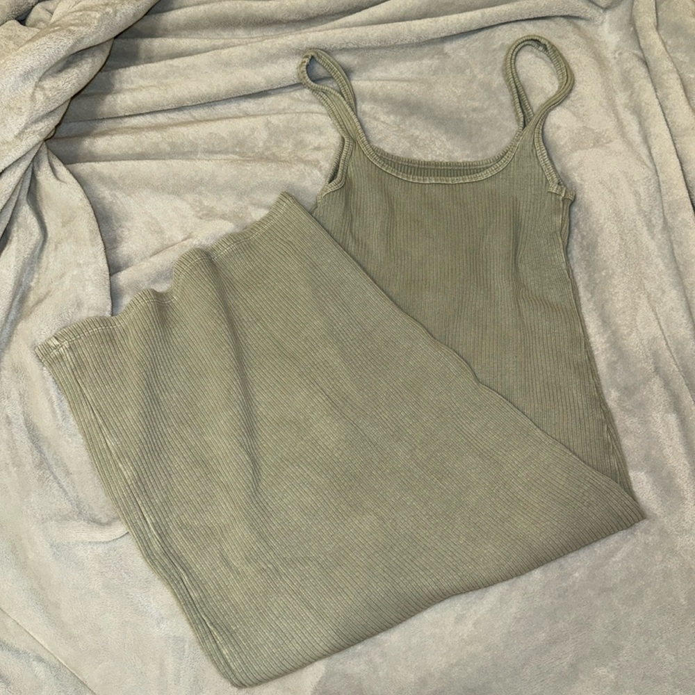 Aritzia (wilfred free) ribbed midi dress
